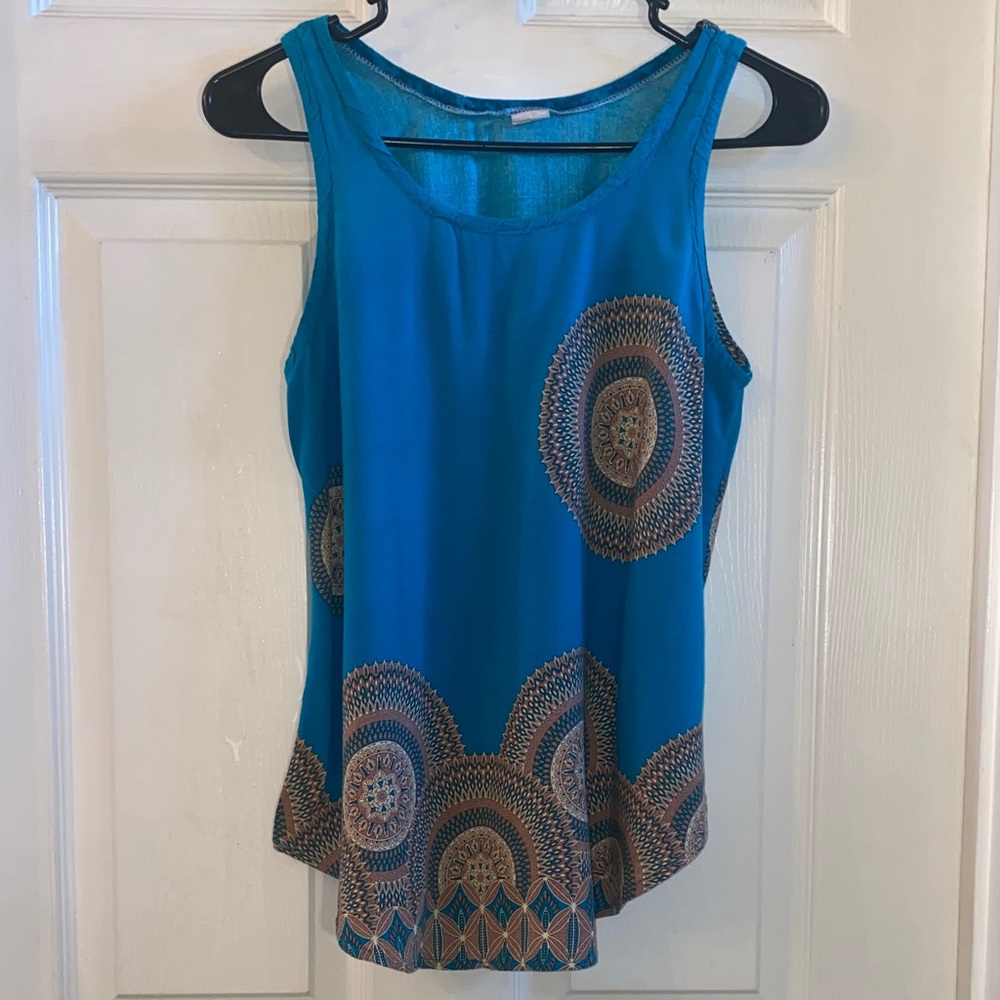 Blue Sleeveless Super Soft Fabric Top with Geometrical Patterned Designs - Picture 3 of 10